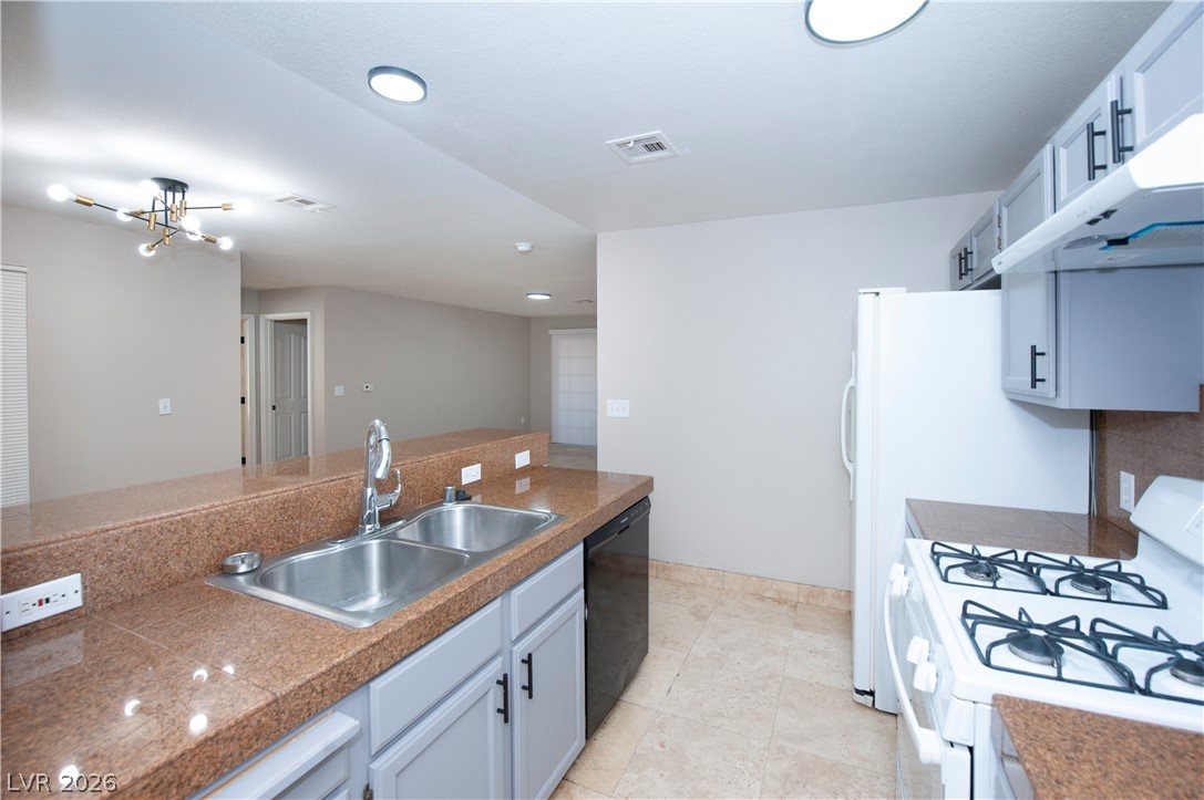 8452 Boseck Drive 187 Property Photo 13