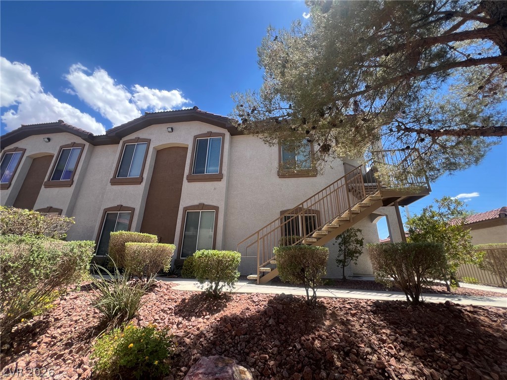 2305 West Horizon Ridge Parkway 1613 Property Photo 2