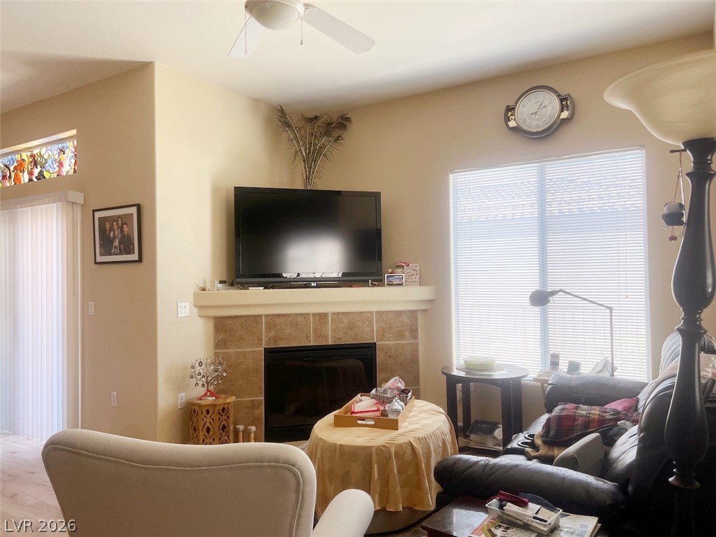 2305 West Horizon Ridge Parkway 1613 Property Photo 7