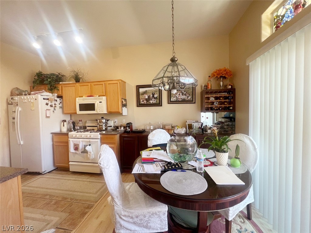 2305 West Horizon Ridge Parkway 1613 Property Photo 11