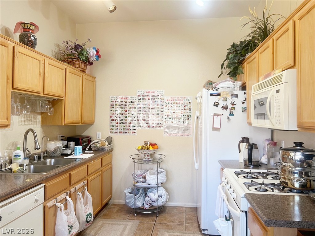 2305 West Horizon Ridge Parkway 1613 Property Photo 14