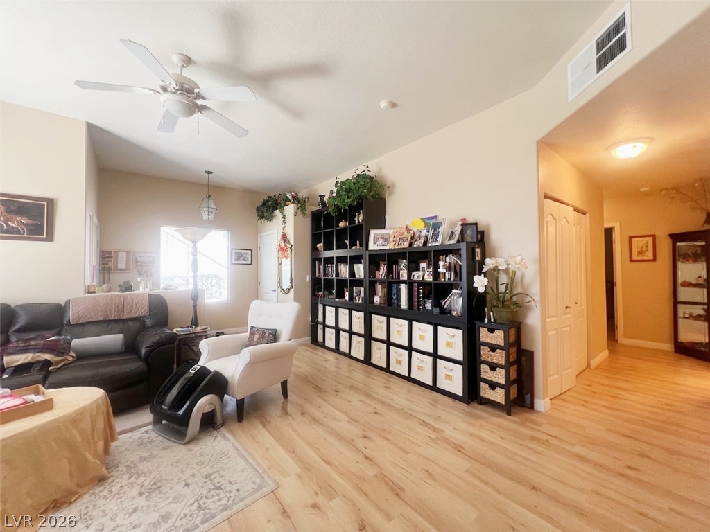 2305 West Horizon Ridge Parkway 1613 Property Photo 17