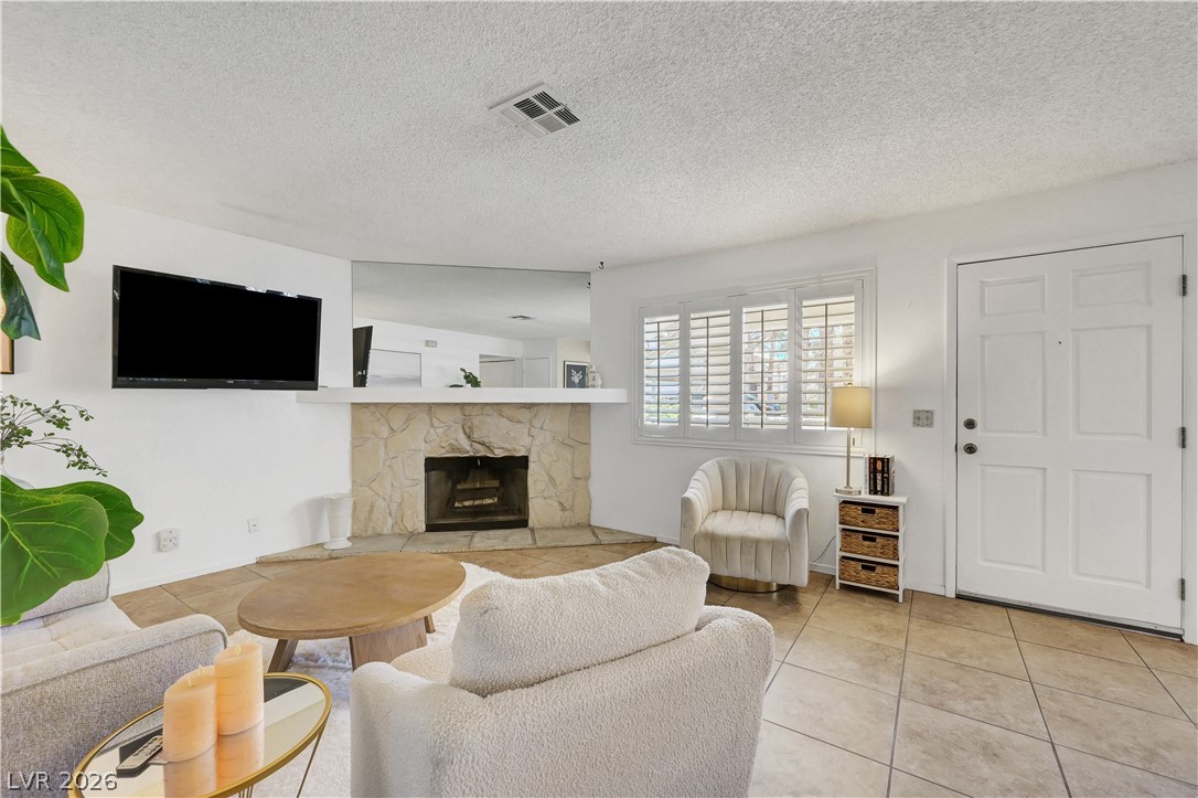 1108 North Cimarron Road 101 Property Photo 2