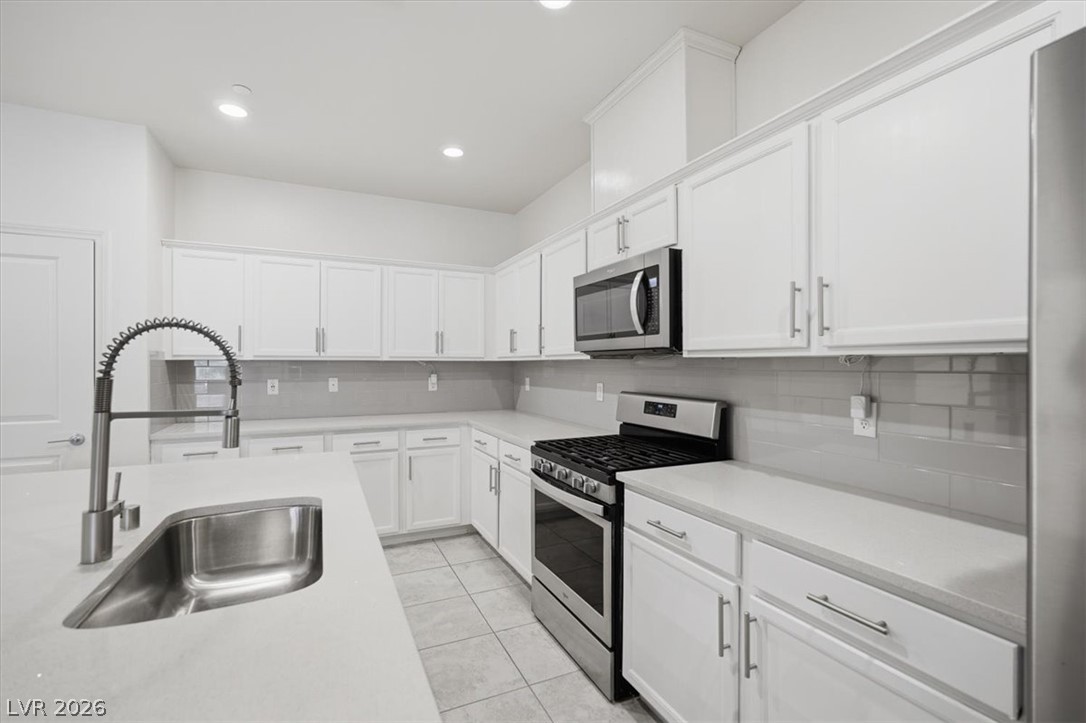 2879 Cabrillo Terrace Street Property Photo 6