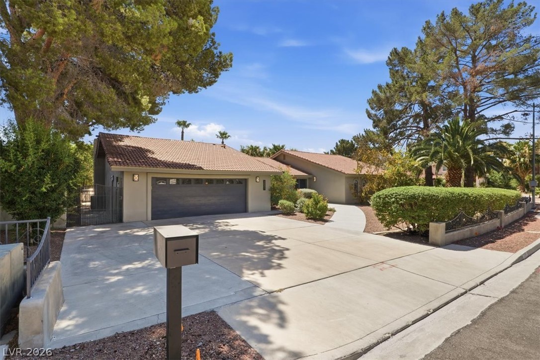 3007 La Mesa Drive Property Photo 1