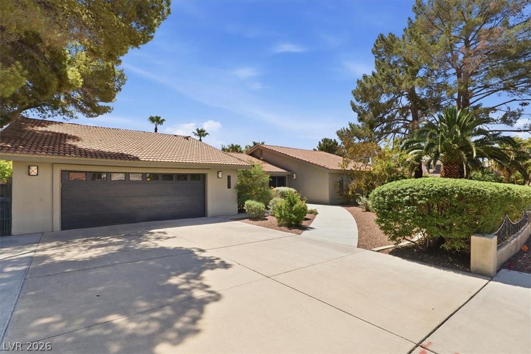 3007 La Mesa Drive Property Photo 2