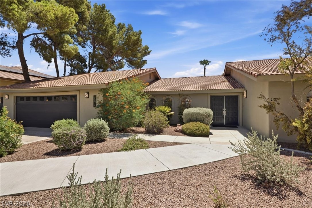 3007 La Mesa Drive Property Photo 3
