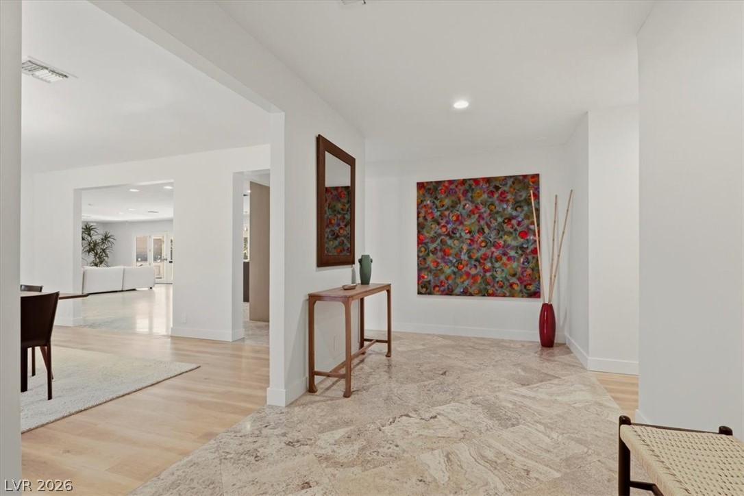 3007 La Mesa Drive Property Photo 4