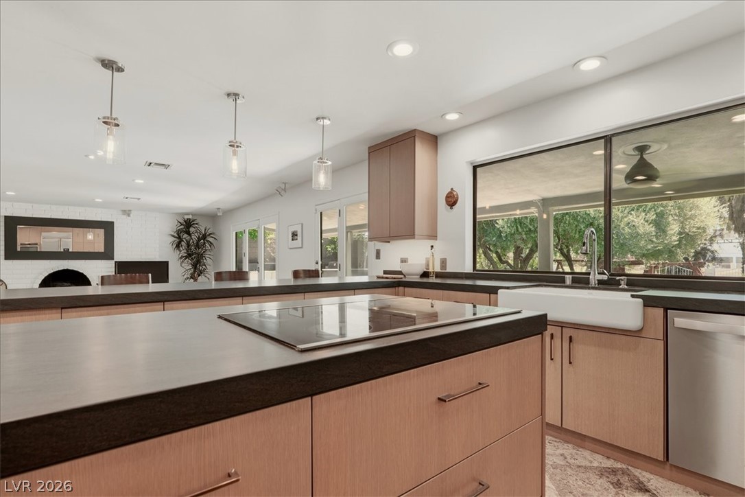 3007 La Mesa Drive Property Photo 11