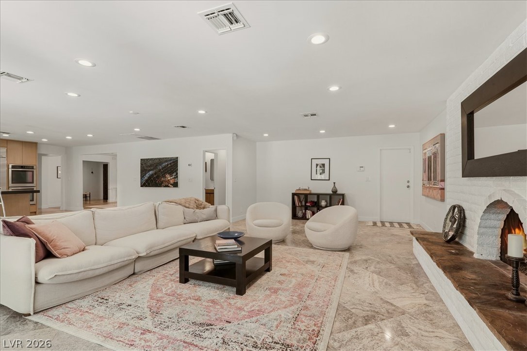 3007 La Mesa Drive Property Photo 13