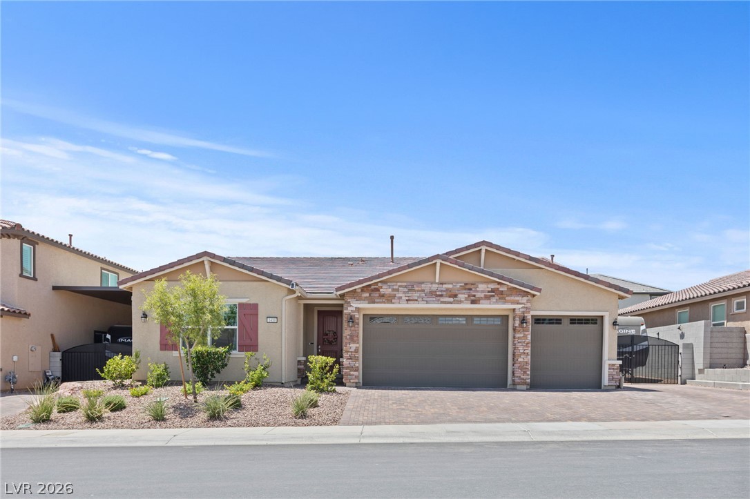 1410 Cattail Falls Street Property Photo 3