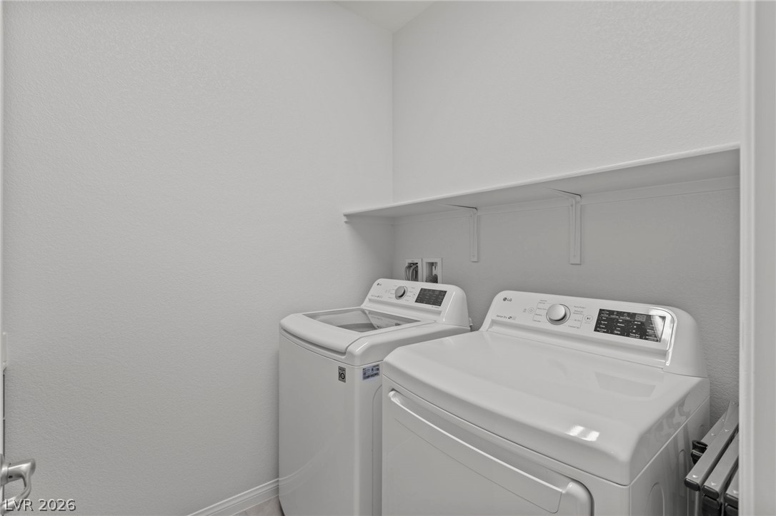 1410 Cattail Falls Street Property Photo 15