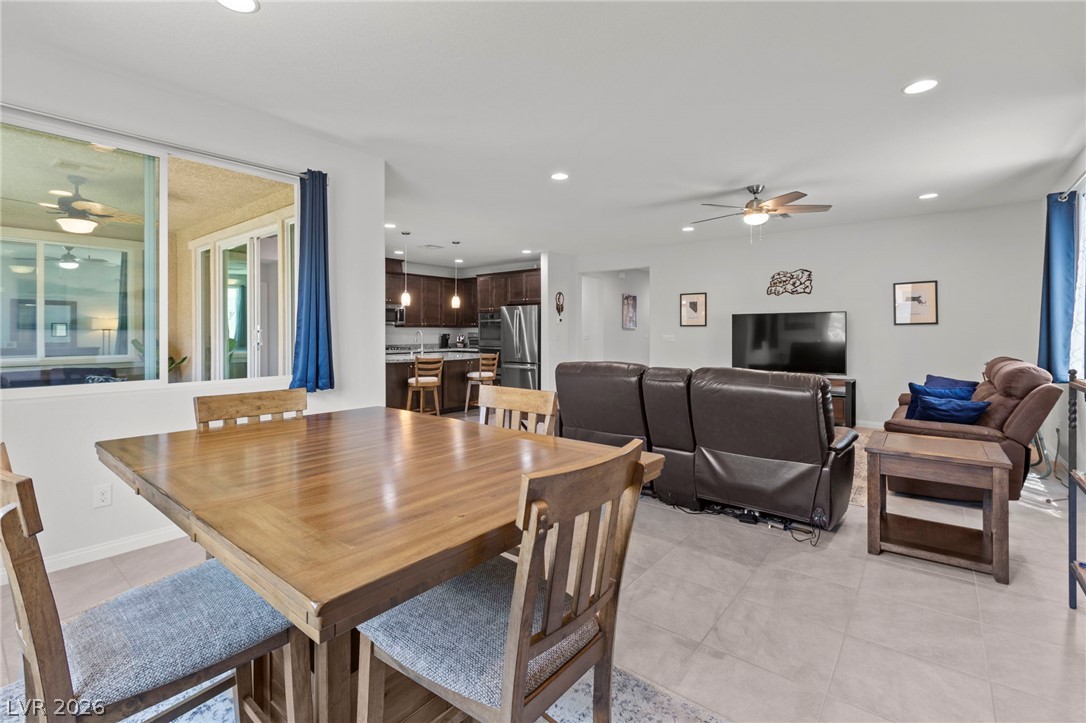 1410 Cattail Falls Street Property Photo 25