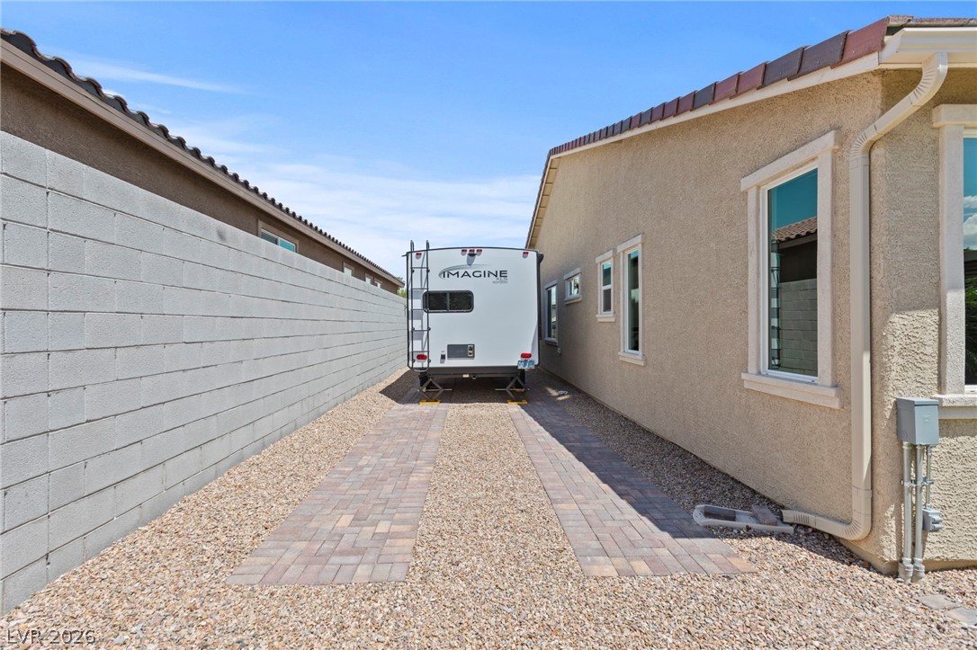 1410 Cattail Falls Street Property Photo 43
