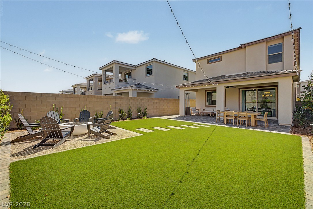 1575 Crested Eagle Street Property Photo 2