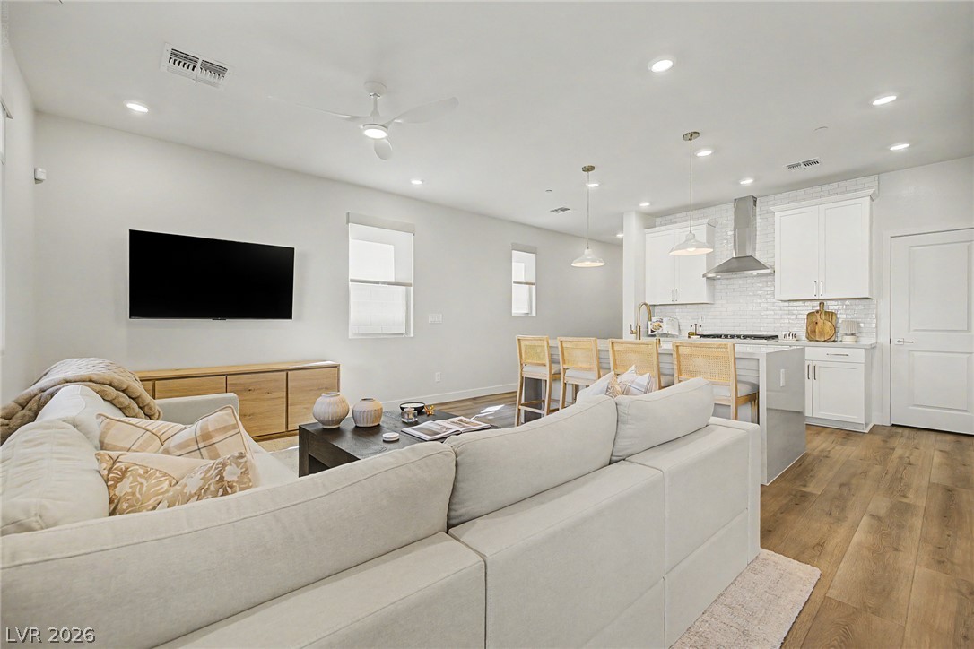 1575 Crested Eagle Street Property Photo 8
