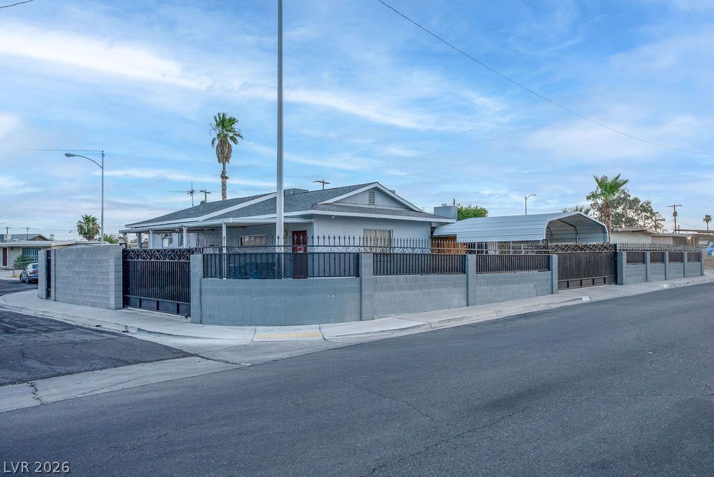 5185 Sun Valley Drive Property Photo 1