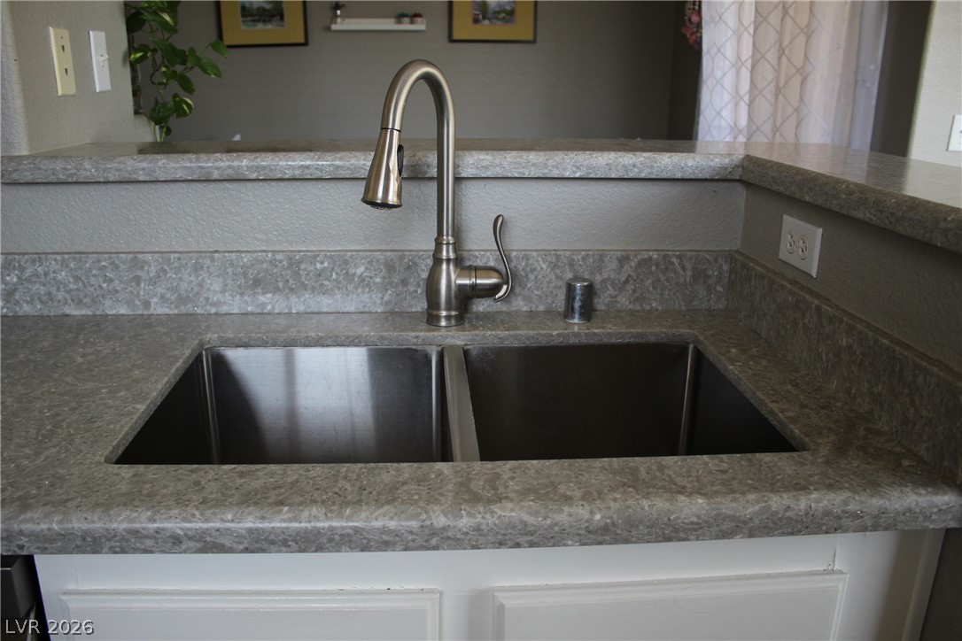 9050 West Warm Springs Road 1018 Property Photo 6