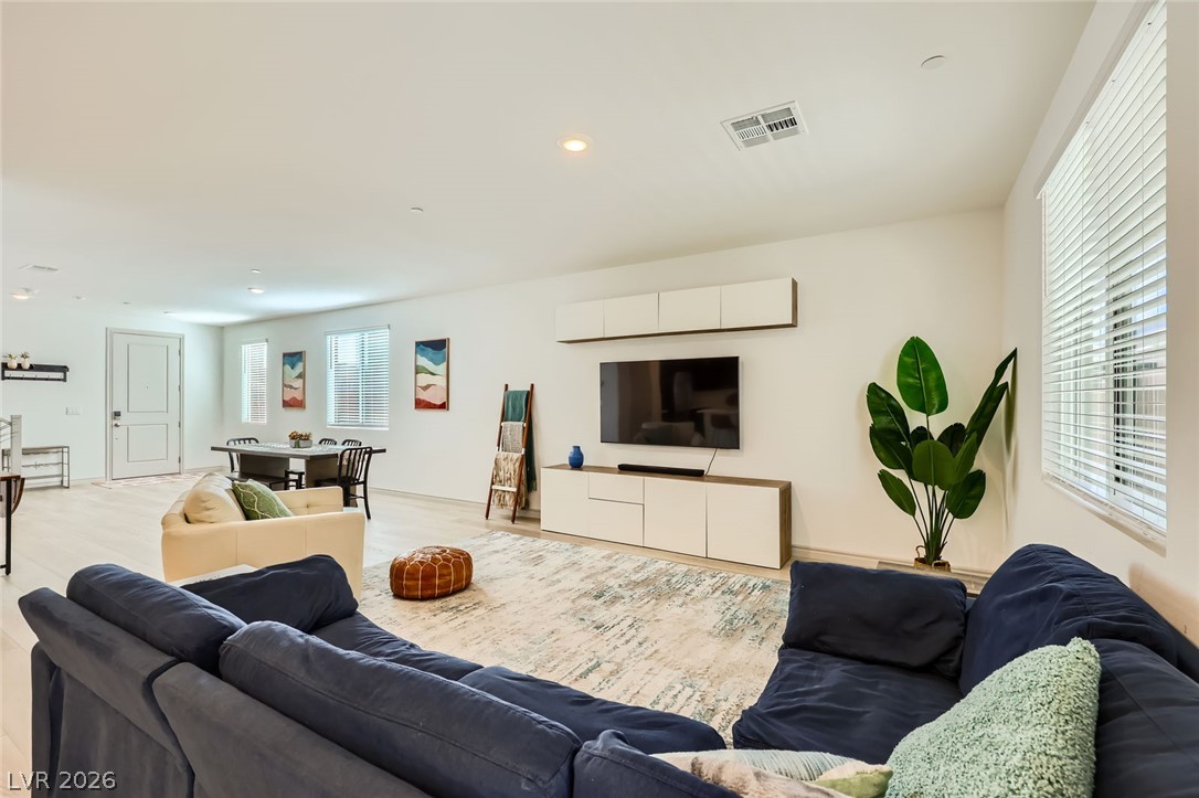 1289 Valencia Cliffs Avenue Property Photo 10