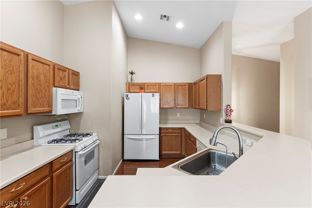 6366 Lorne Green Avenue 101 Property Photo 12