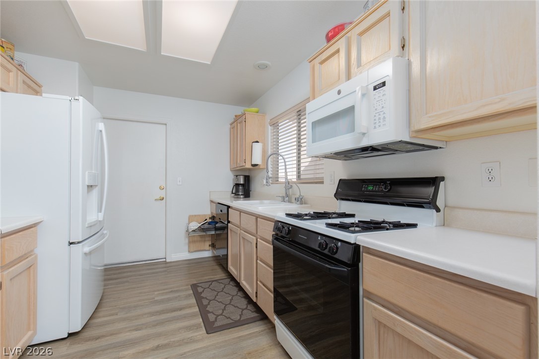 10627 Mission Lakes Avenue Property Photo 14