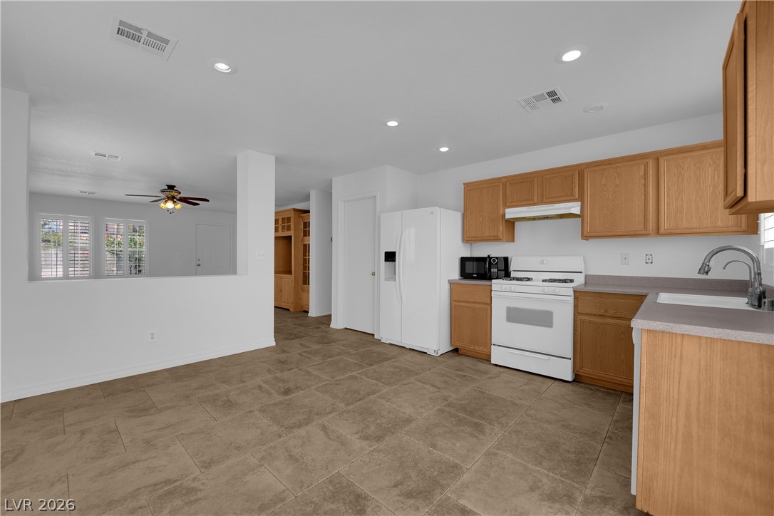 8548 Shady Pines Drive Property Photo 7