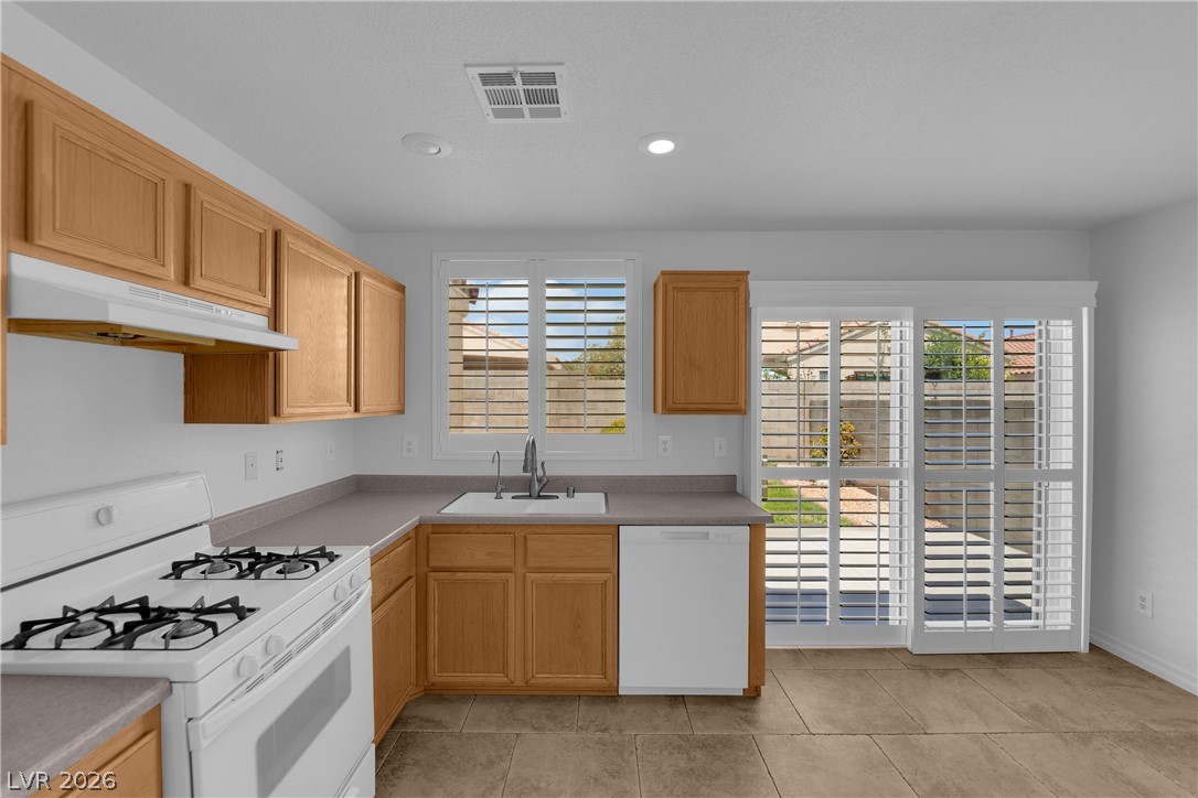 8548 Shady Pines Drive Property Photo 10