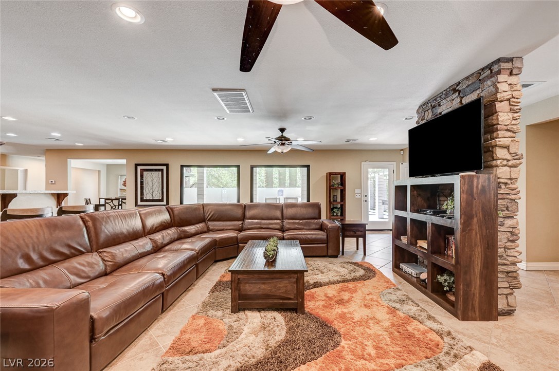 2701 Alta Drive Property Photo 10
