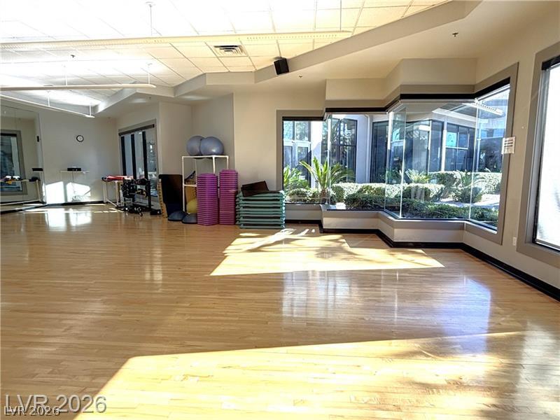 300 Tayman Park Avenue Property Photo 33
