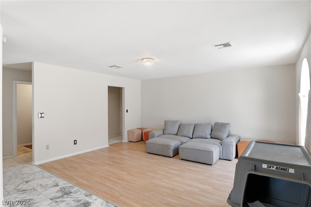 435 Los Feliz Street Property Photo 9