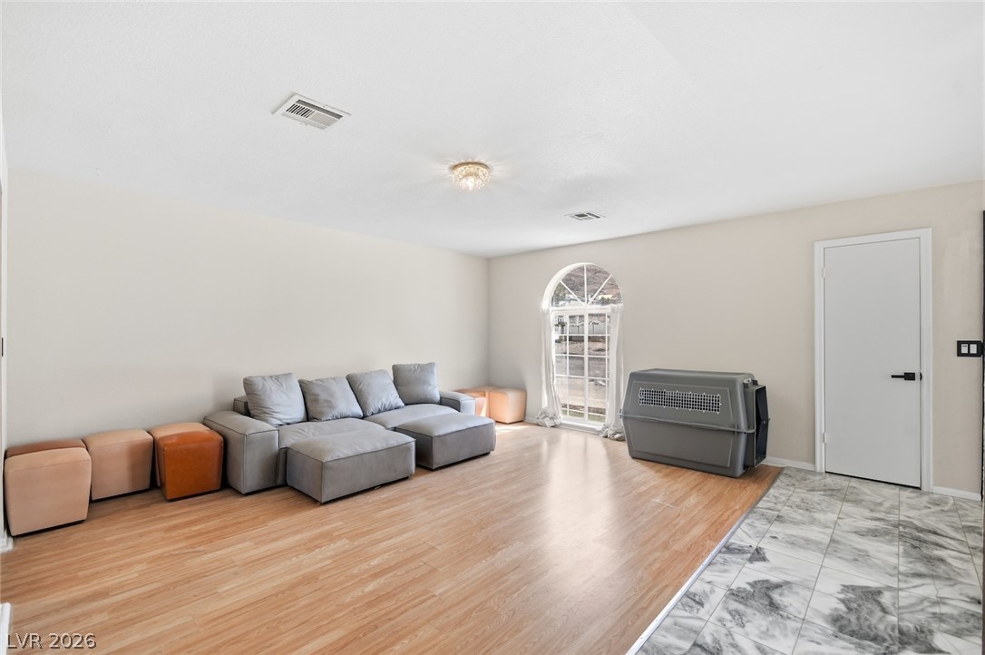 435 Los Feliz Street Property Photo 10