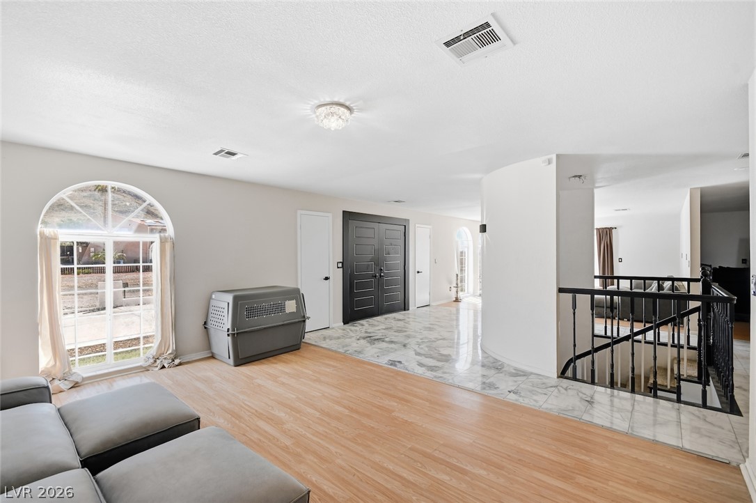 435 Los Feliz Street Property Photo 11