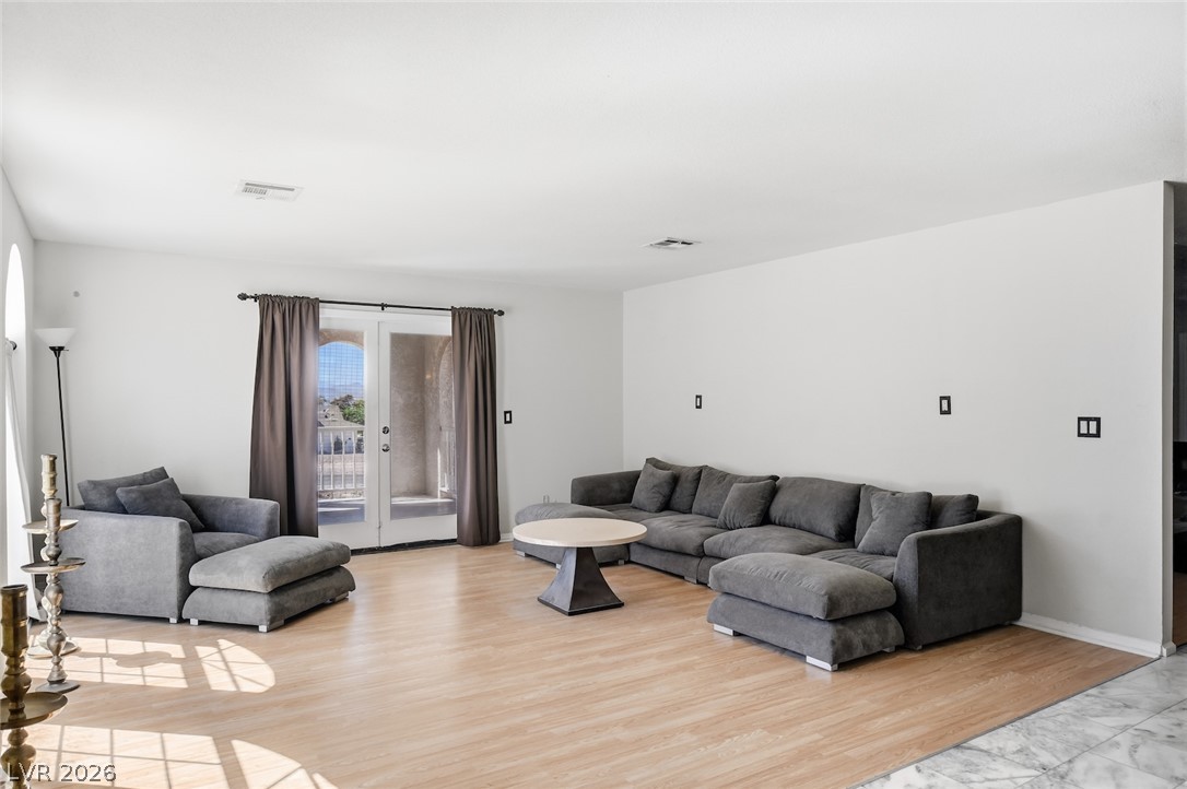 435 Los Feliz Street Property Photo 13