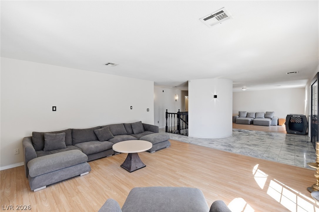 435 Los Feliz Street Property Photo 14