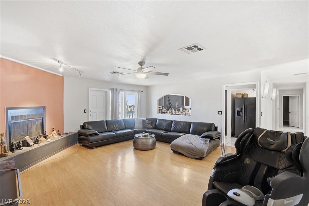 435 Los Feliz Street Property Photo 16