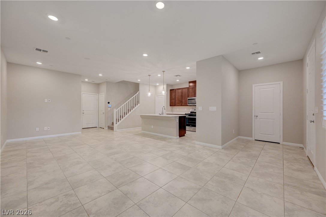 2433 Bellinzona Place Property Photo 7