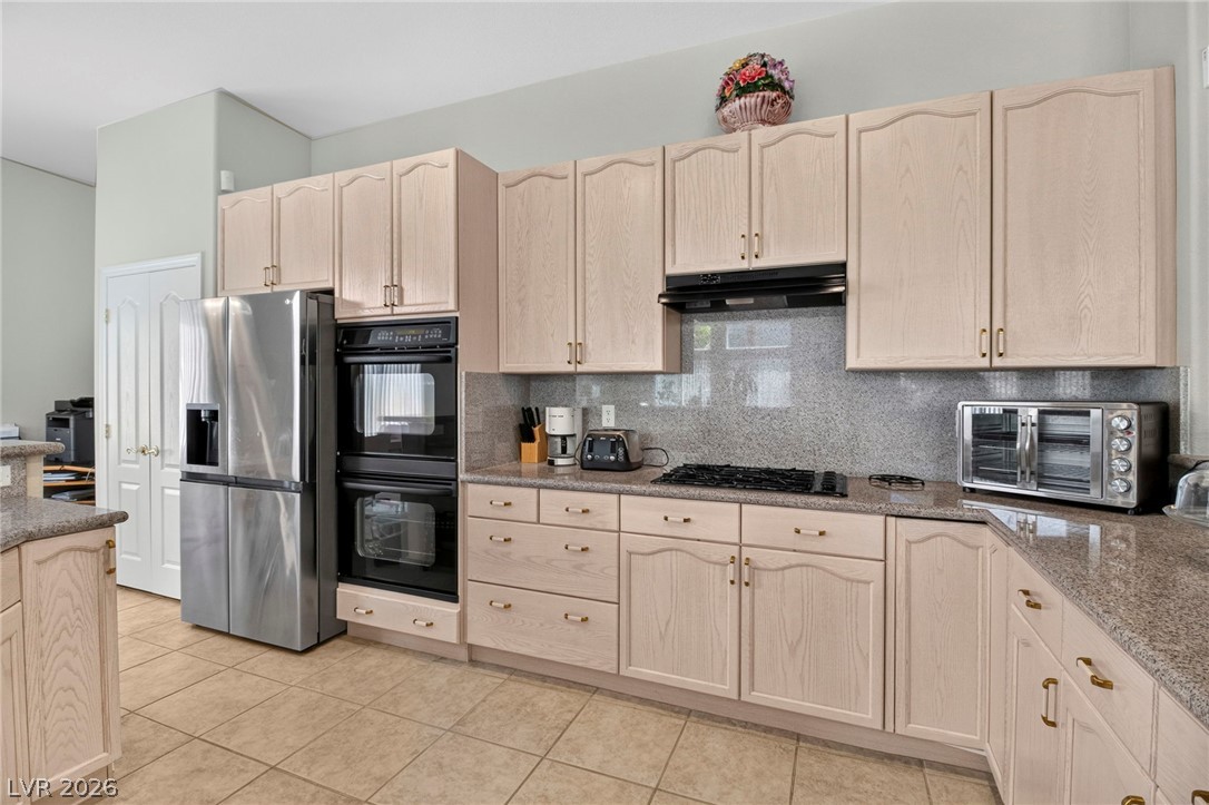 5525 Chicory Falls Court Property Photo 15