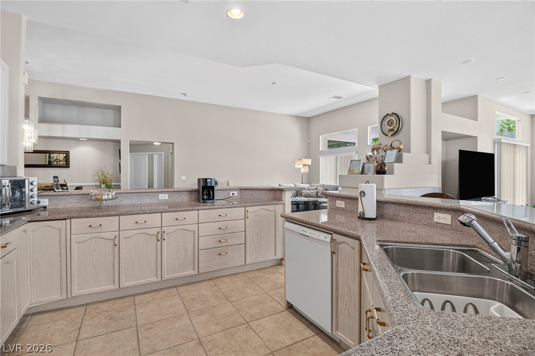 5525 Chicory Falls Court Property Photo 17