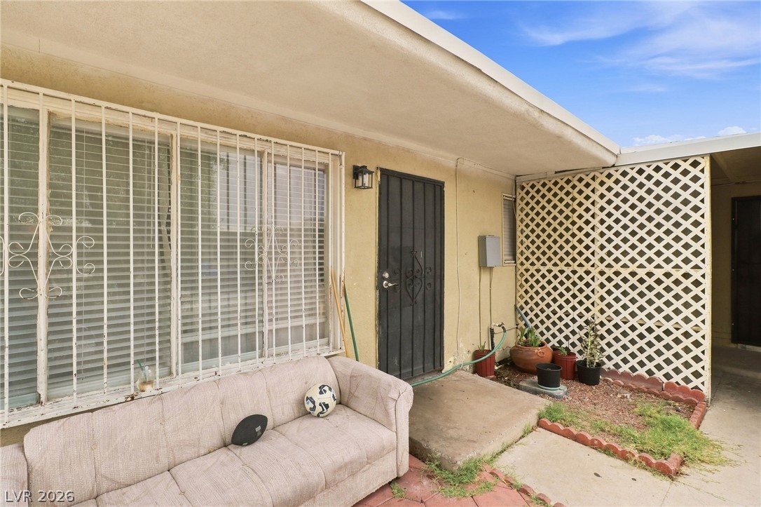 2101 Stanley Avenue Property Photo 3
