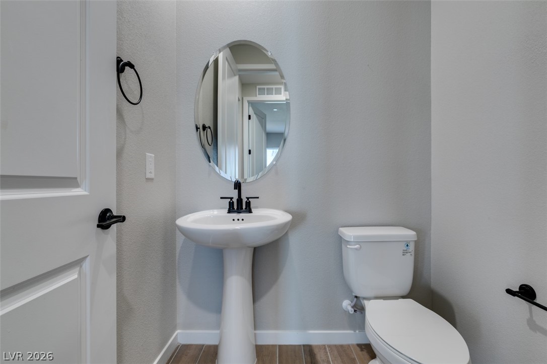109 Medianoche Street Property Photo 28