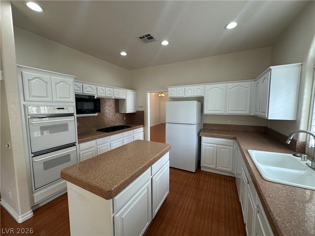 2109 Cedar Hills Street Property Photo 9