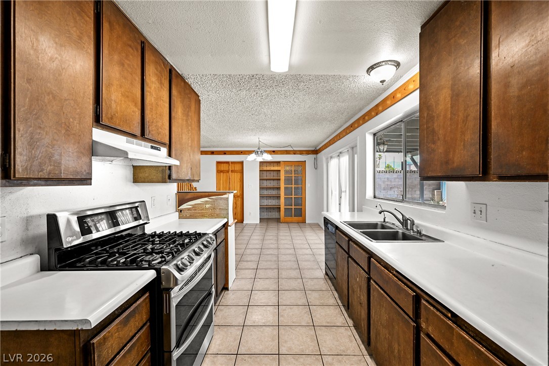 7100 Mountain Moss Drive Property Photo 8