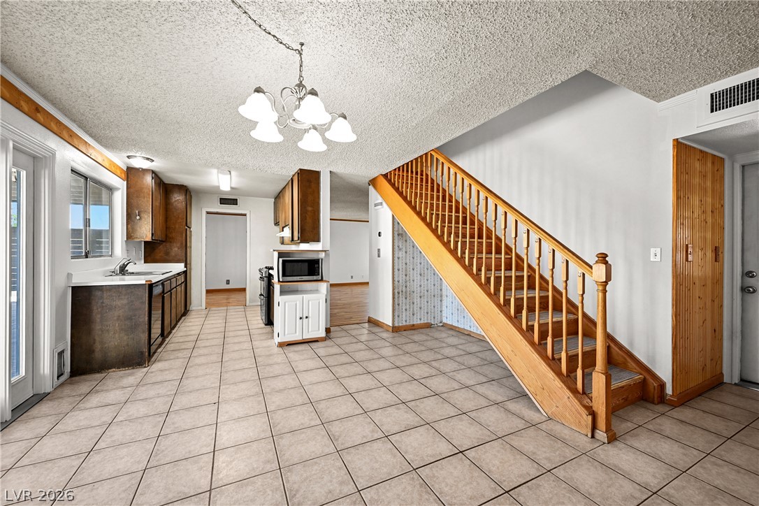 7100 Mountain Moss Drive Property Photo 12