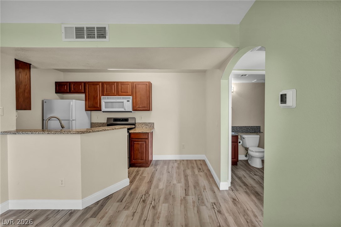 5118 South Jones Boulevard 206 Property Photo 9