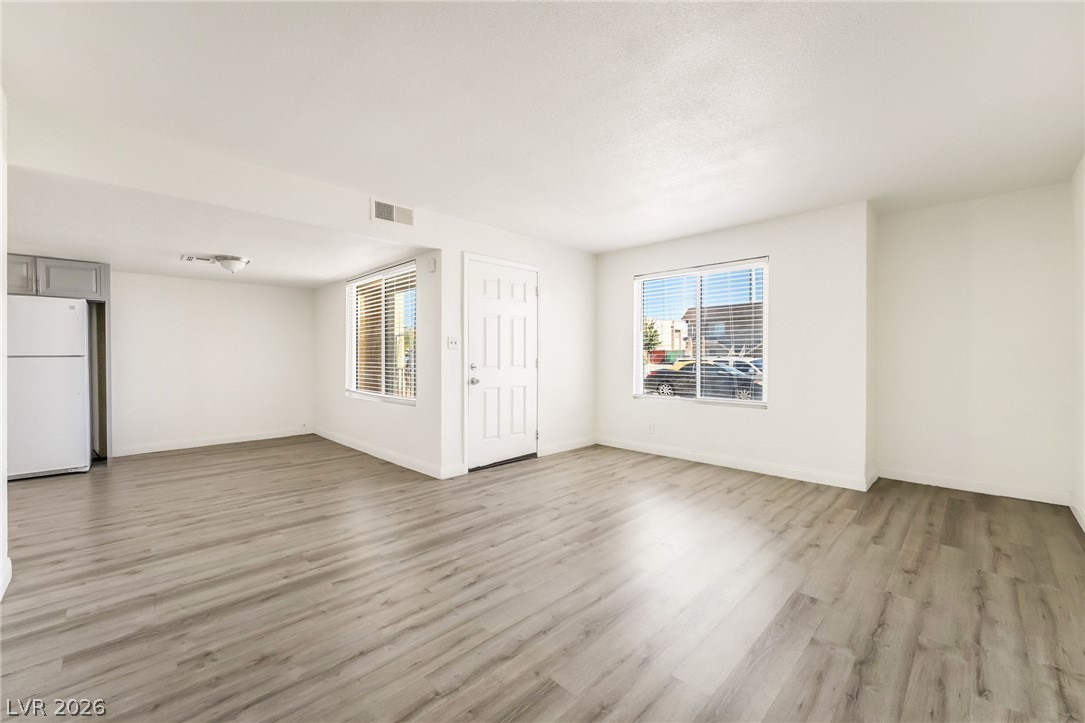 5303 Del Gado Drive B Property Photo 6