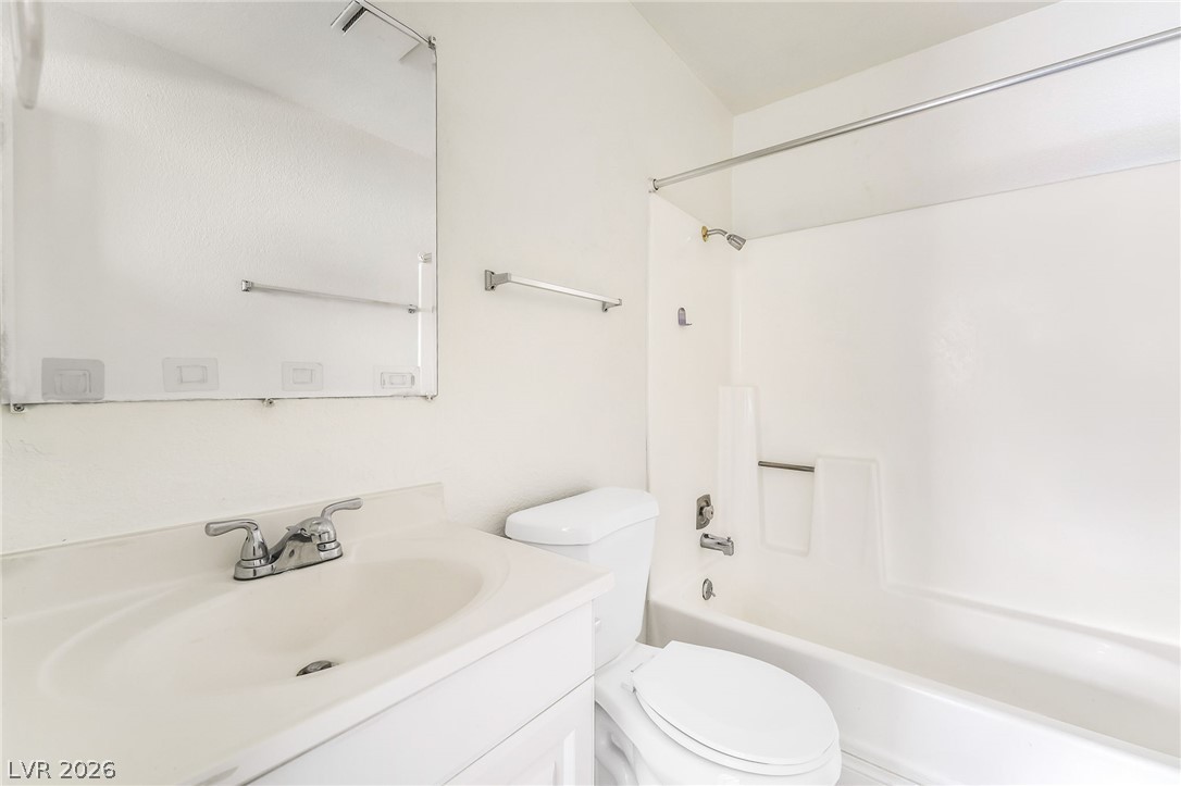 5303 Del Gado Drive B Property Photo 13
