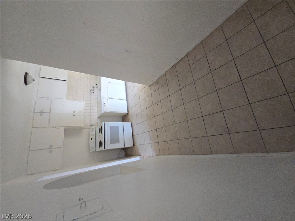 700 Biltmore Drive Property Photo 9