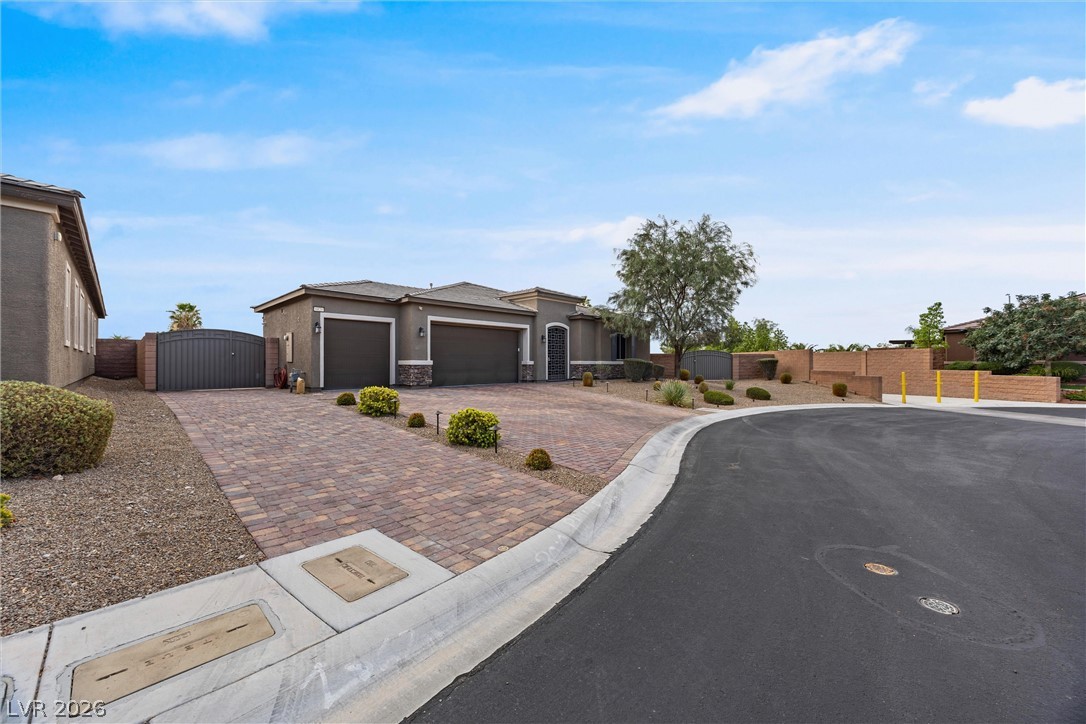 6820 Velvet Snow Street Property Photo 4