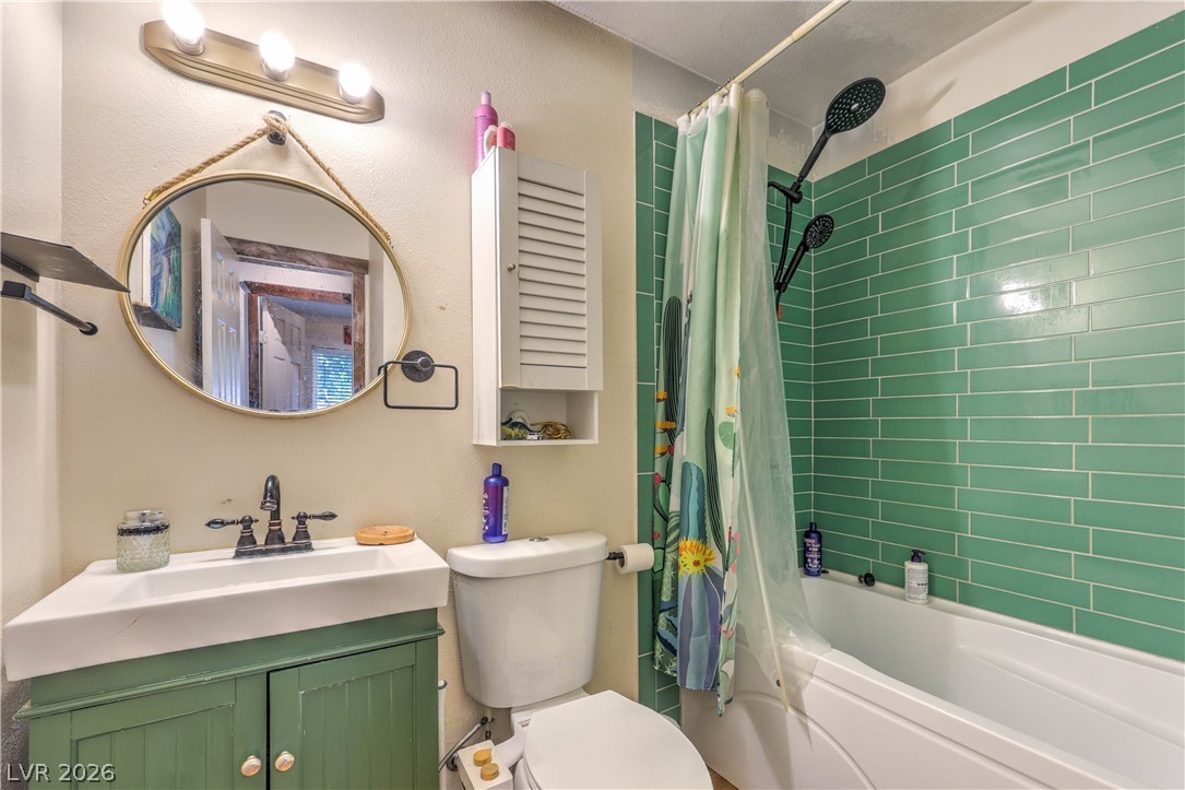 2116 West Travis Street Property Photo 23