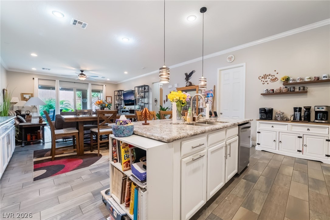 8651 Loretta Bay Street Property Photo 10